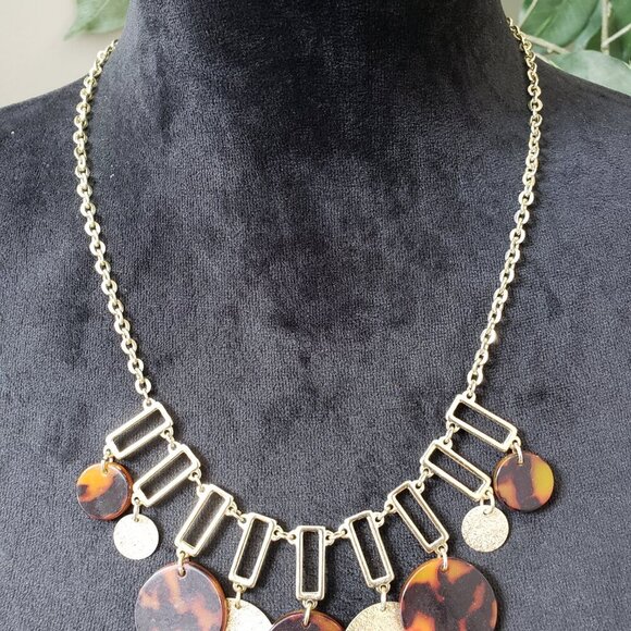 Womens Fashion Gold Tone Chain Lucite Disc Medallion Necklace with Lobster Clasp - Picture 2 of 6